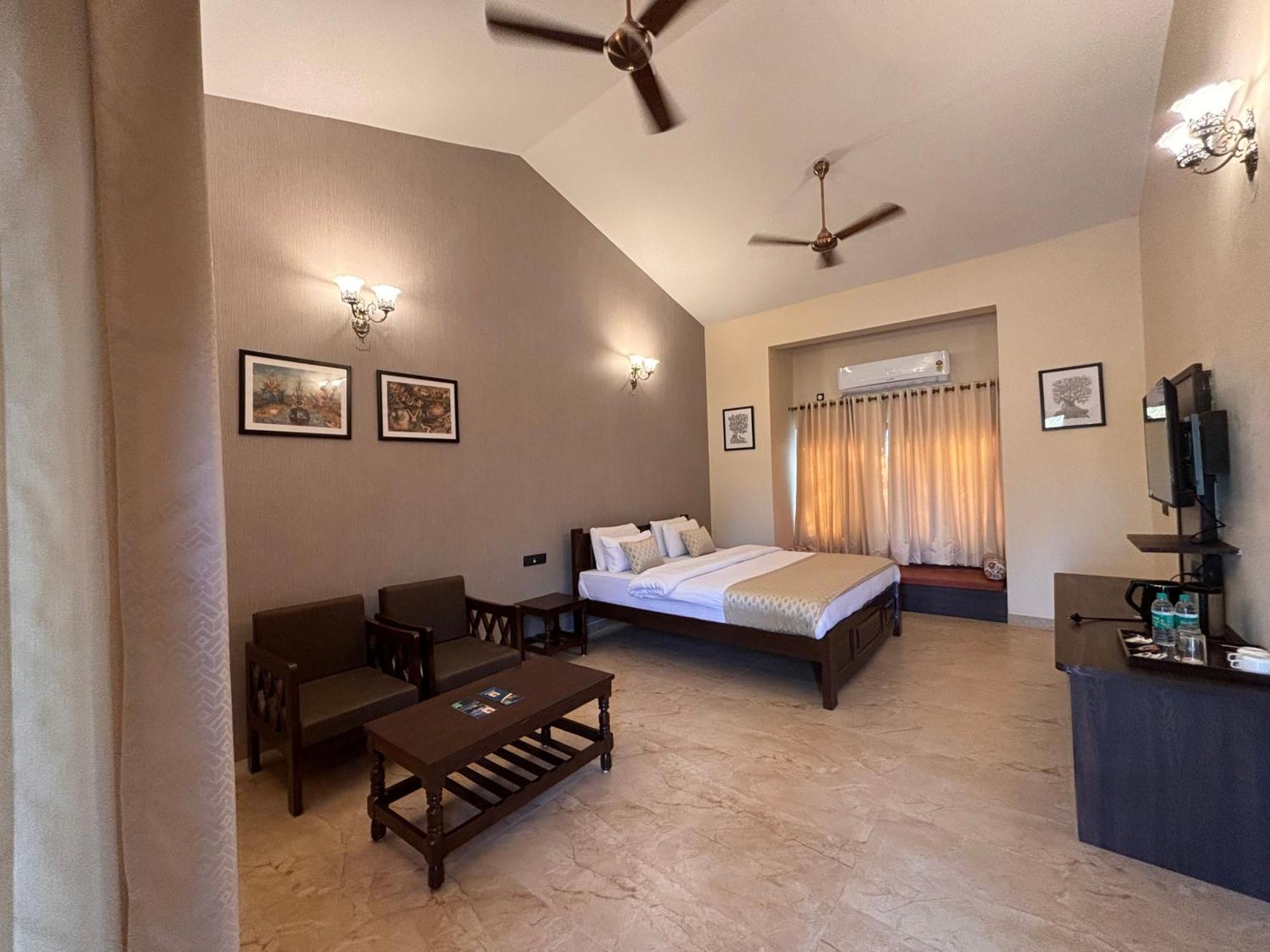 Aranyak Resort Tala  Exterior photo