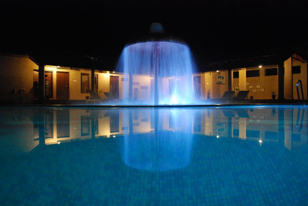 Aranyak Resort Tala  Exterior photo