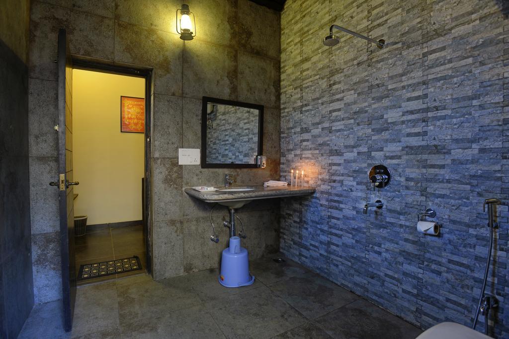 Aranyak Resort Tala  Exterior photo
