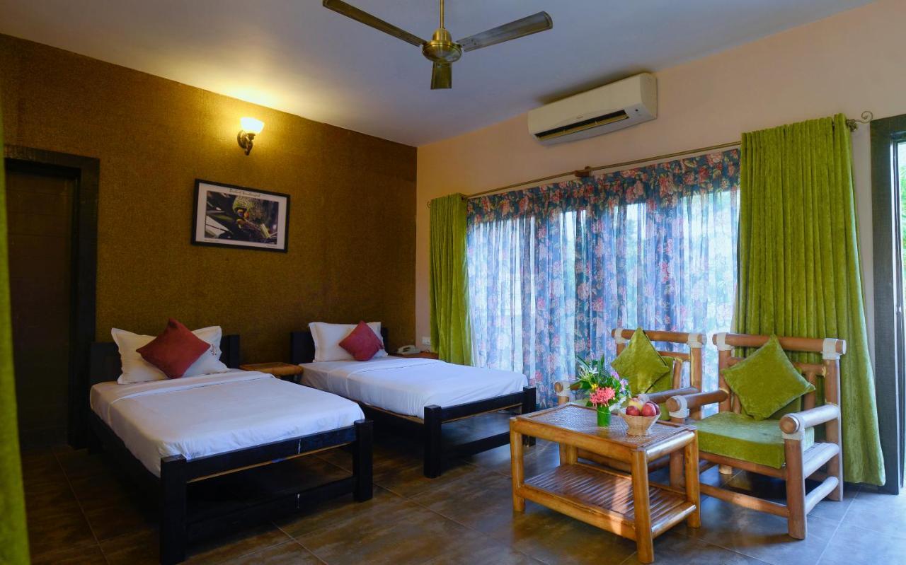 Aranyak Resort Tala  Exterior photo